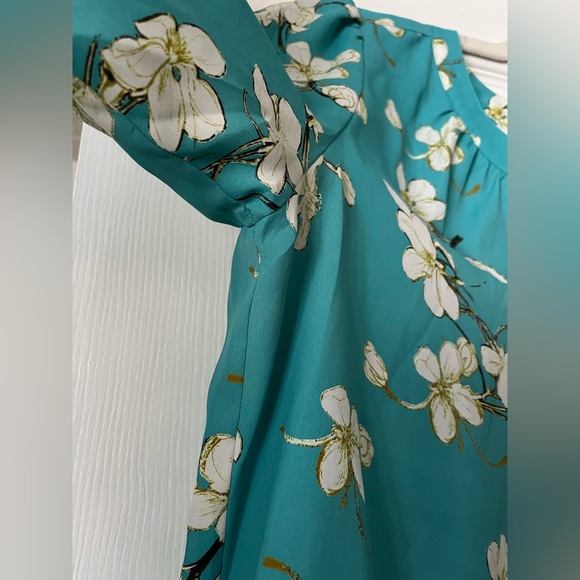 LOFT Large Petite (LP) Floral Blouse🤍 - Picture 5 of 7